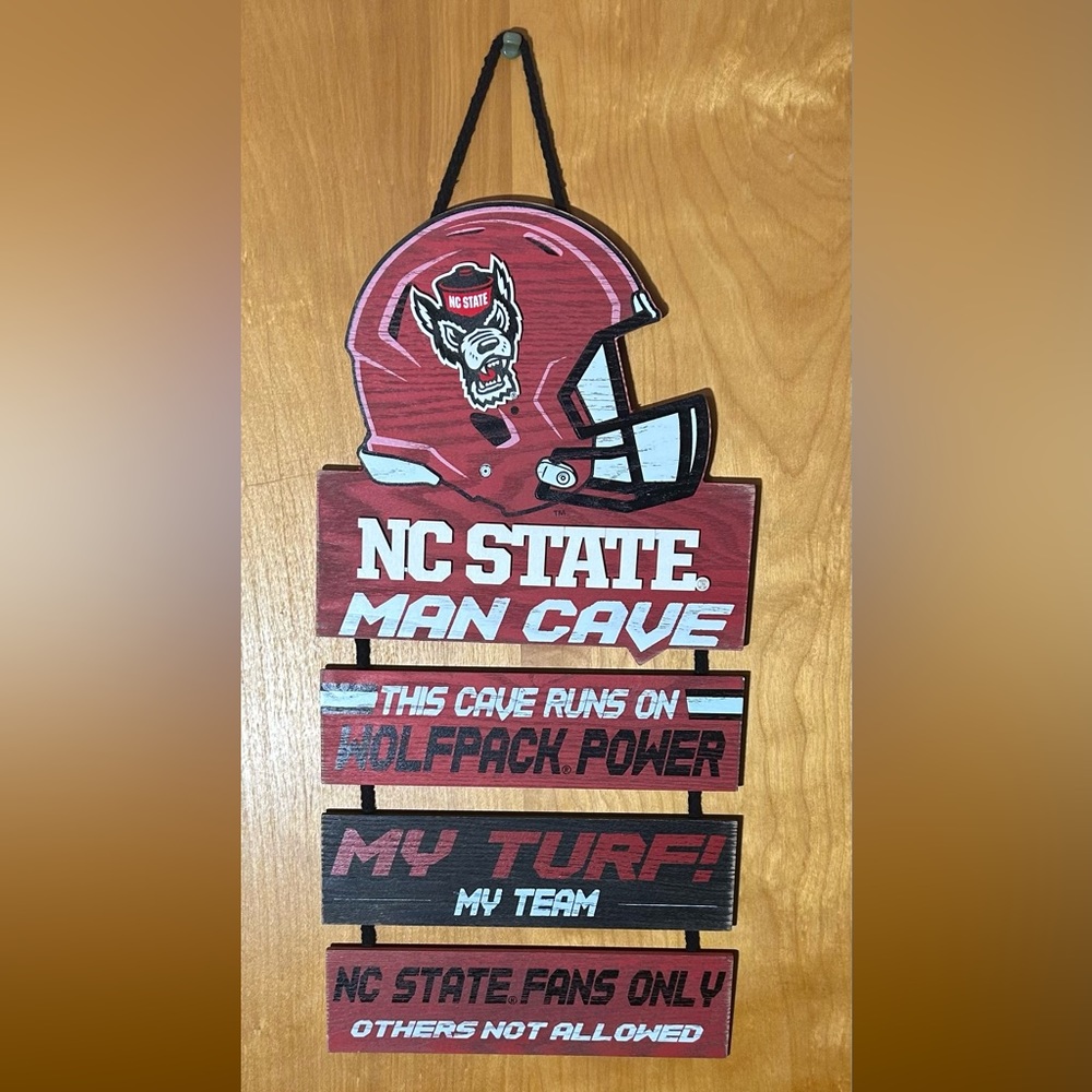 NWT North Carolina State man-cave/bedroom/dorm/apartment sign.